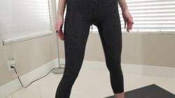 Captura de 'Flexible Tight Blonde Nym Fleurette Nude Yoga And Masturbation' nº 2