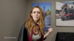 Captura de 'Kira Fox and Amiee Cambridge in Wizard Sluts- Whoremione' nº 1
