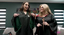 Captura de 'Kira Fox and Amiee Cambridge in Wizard Sluts- Whoremione' nº 41