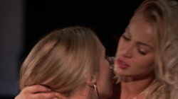 'Close To Me' screenshot nº 119