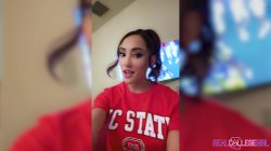 Captura de 'Sexy NC State College Girl Invites Me Over To Watch Football And Fuck' nº 2