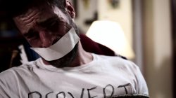 Captura de 'Half His Age' nº 127