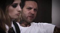 Captura de 'Half His Age' nº 23