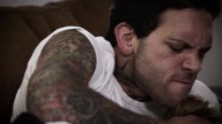 Captura de 'Half His Age' nº 27