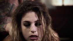 Captura de 'Half His Age' nº 36
