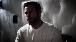 Captura de 'Half His Age' nº 45