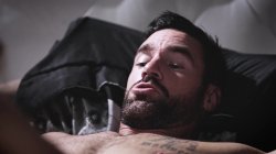 Captura de 'Half His Age' nº 51
