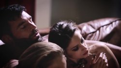 Captura de 'Half His Age' nº 108