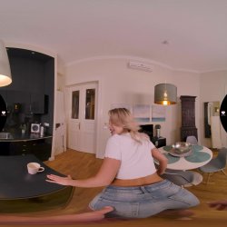 Captura de 'Morning Coffee with Busty Blonde' nº 10