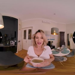 Captura de 'Morning Coffee with Busty Blonde' nº 1