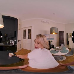Captura de 'Morning Coffee with Busty Blonde' nº 11