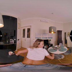 Captura de 'Morning Coffee with Busty Blonde' nº 17