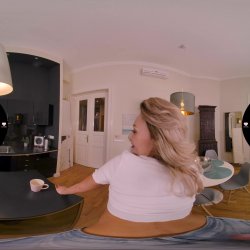 Captura de 'Morning Coffee with Busty Blonde' nº 18