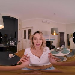 Captura de 'Morning Coffee with Busty Blonde' nº 4