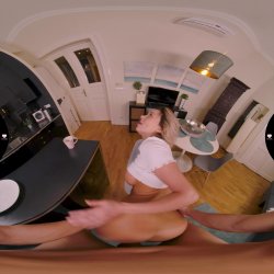 Captura de 'Morning Coffee with Busty Blonde' nº 57