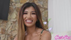 Captura de 'Return Of The Pint-Sized Asian Spinner' nº 14