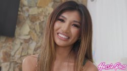 Captura de 'Return Of The Pint-Sized Asian Spinner' nº 16