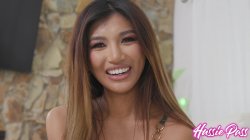 Captura de 'Return Of The Pint-Sized Asian Spinner' nº 18