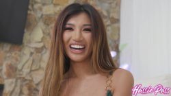 Captura de 'Return Of The Pint-Sized Asian Spinner' nº 24