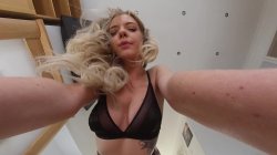 Captura de 'Blonde Gabie - Face Sitting Domme' nº 16