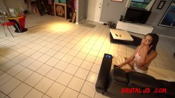 'Paying Rent with Pussy' screenshot nº 4