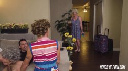 Captura de 'Golden T-Girls: A Trans MILF Parody, The' nº 28