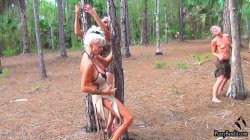 'Naked White Women Outdoors Orgy' screenshot nº 5