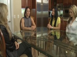 'Lesbian House Hunters Part 2' screenshot nº 96