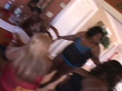 Captura de 'Thick Azz All Girl Orgies 3' nº 110