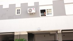 'Transsexual Noobie Seduces Her Helpful Neighbor' screenshot nº 1