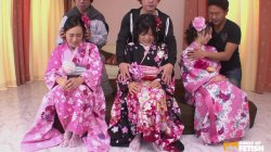 Captura de 'Aiko & Friends Squirt While Getting Banged' nº 60