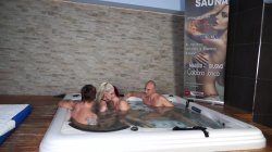 'Swinger In SPA: Orgy In The Jacuzzi' screenshot nº 17