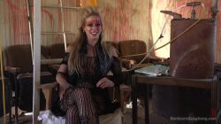 Captura de 'Hardcore Gangbang - Insatiable MILF Gangbanged In A Dystopian Reality' nº 4