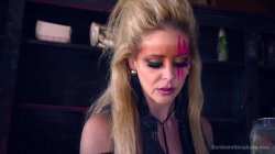 Captura de 'Hardcore Gangbang - Insatiable MILF Gangbanged In A Dystopian Reality' nº 42