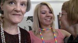 'Teens VS. Mamas: MILFs 50+' screenshot nº 7