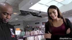 Captura de 'Interracial Anal Glory Holes 5' nº 32