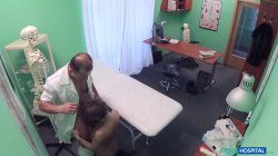 Captura de 'Patient 003 - Short Haired Hottie Seduces Doctor' nº 86