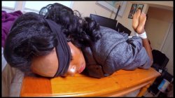 'Ebony in Ropes Gets a Facial' screenshot nº 4