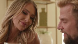 Captura de 'MILF Next Door 2' nº 3