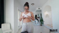 Captura de 'Stretching My Girlfriend's Pussy 39' nº 3