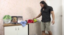 Captura de 'Blonde Wife's Black Deliveryman Surprise' nº 43