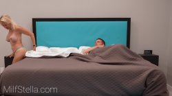 Captura de 'Mature Stepsiblings Reunion Goes Hardcore - SHARE A BED WITH E04 - MILF STELLA' nº 10