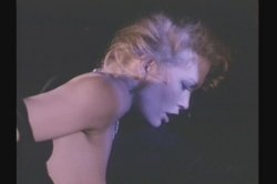 'Small Town Girls' screenshot nº 137