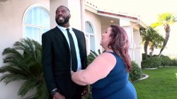 Captura de 'Mature BBW Samples a Big Black Cock' nº 15