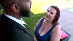 Captura de 'Mature BBW Samples a Big Black Cock' nº 16