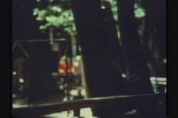 'Raincoat Crowd' screenshot nº 8