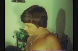 'Raincoat Crowd' screenshot nº 86