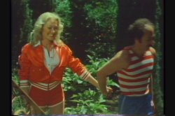 'Raincoat Crowd' screenshot nº 11