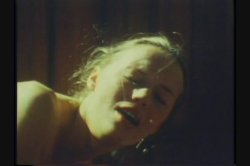 'Raincoat Crowd' screenshot nº 135