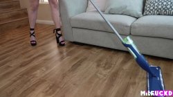 'Housewife Cheats With Hot Handyman' screenshot nº 2